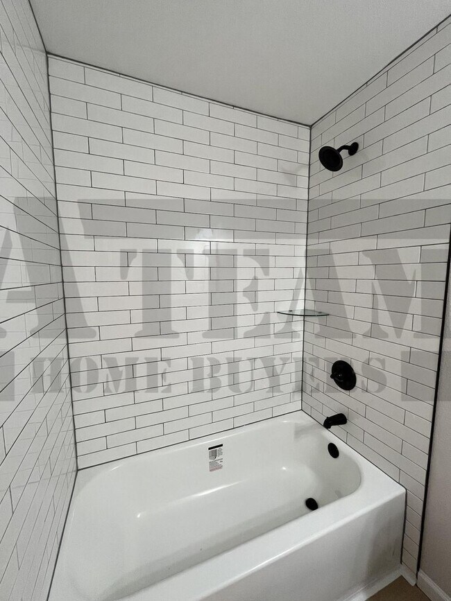 Building Photo - Beautifully updated 3-bedroom, 2-bathroom