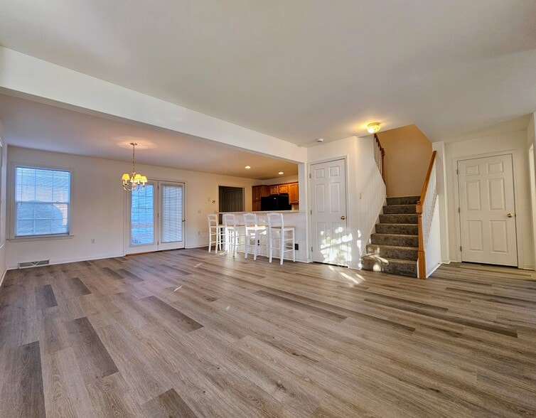 Building Photo - 701 Brentwood Dr