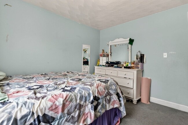 Building Photo - 74 Linwood St