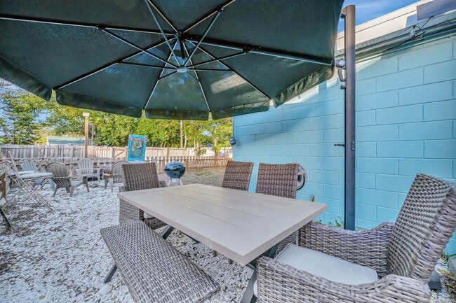 Building Photo - 5025 9th Ave S