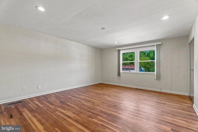 Building Photo - 4631 Hawksbury Rd