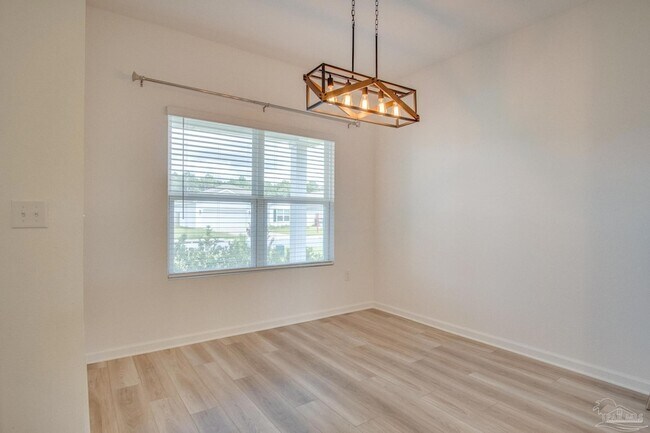 Building Photo - 6625 Sun Tree Cir