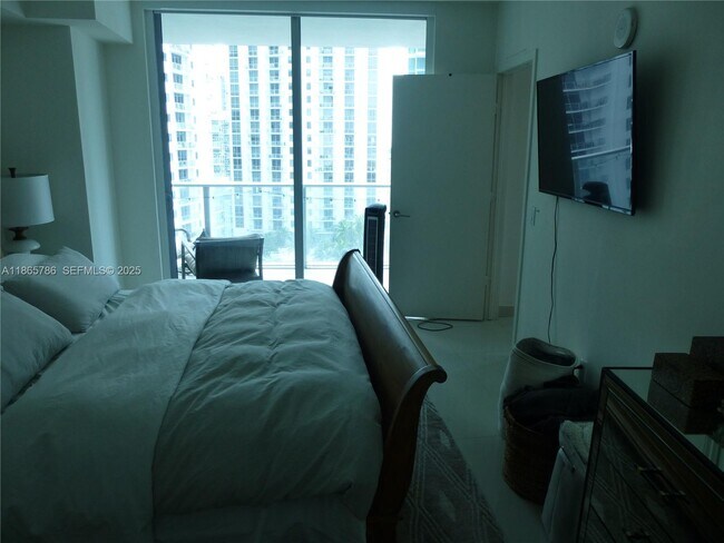 Building Photo - 1100S S Miami Ave