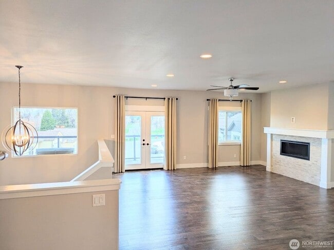 Building Photo - Beautiful 3+ bed, 3 bath home with 4 car garage, VIEWS, chef's kitchen and much more!