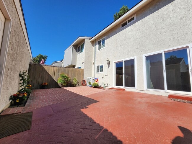 Building Photo - Bright & Beautiful Home Nestled Near Nature and Conveniences