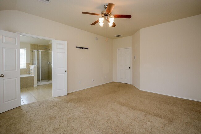 Building Photo - 28602 Lockeridge Farms Dr