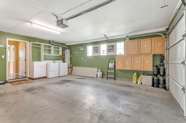 Building Photo - 929 Monarch Cir