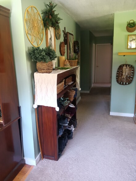 Building Photo - 255 Rowe Ave