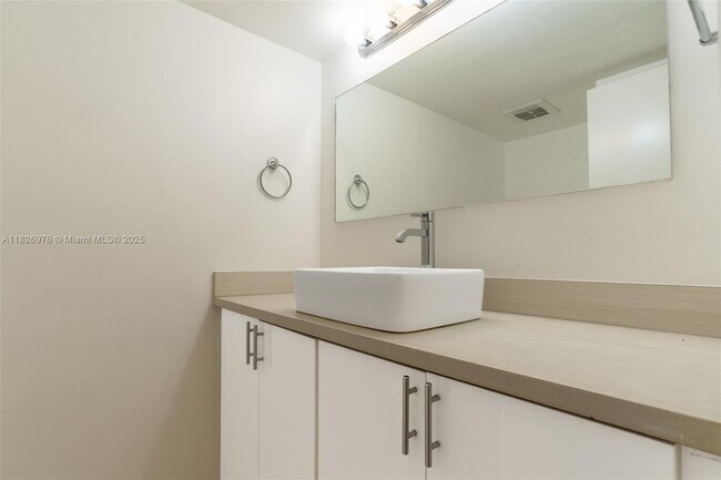 Building Photo - 20350 W Country Club Dr