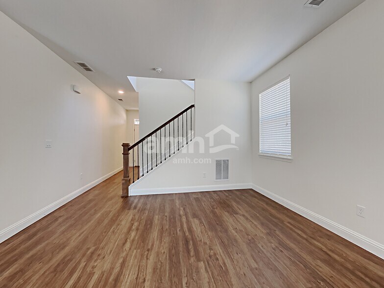 Building Photo - 10174 Dogwood St