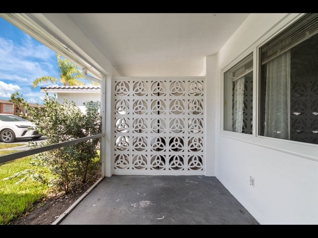 Building Photo - 2133 NE 56th Ct