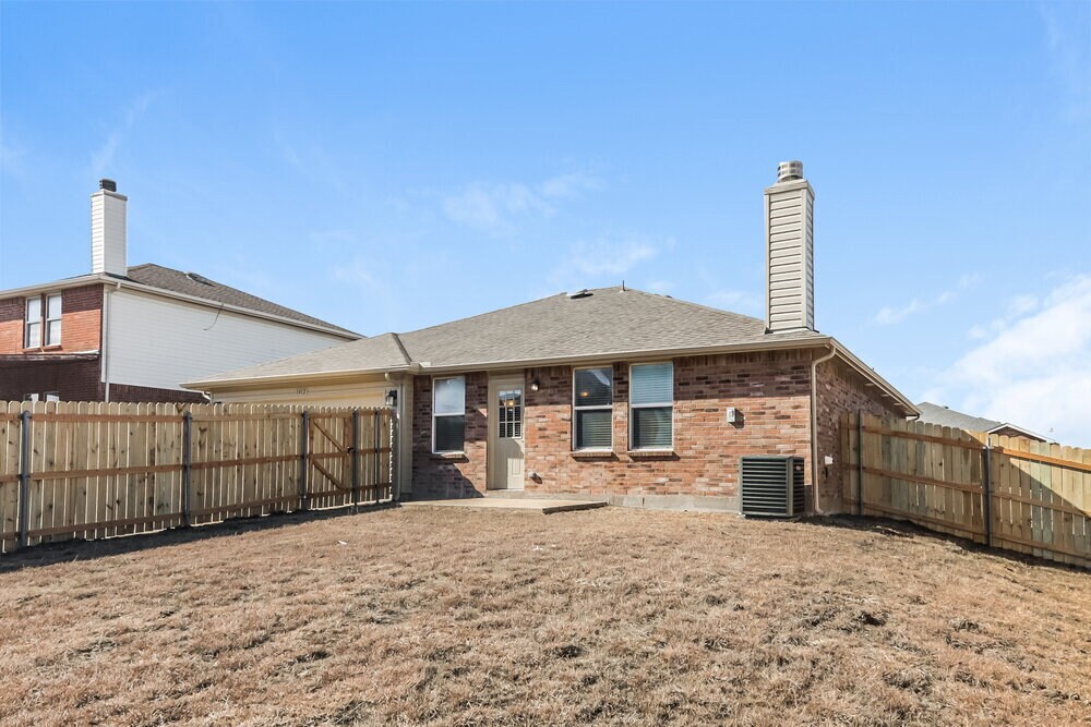 Building Photo - 1412 Laurel Ln