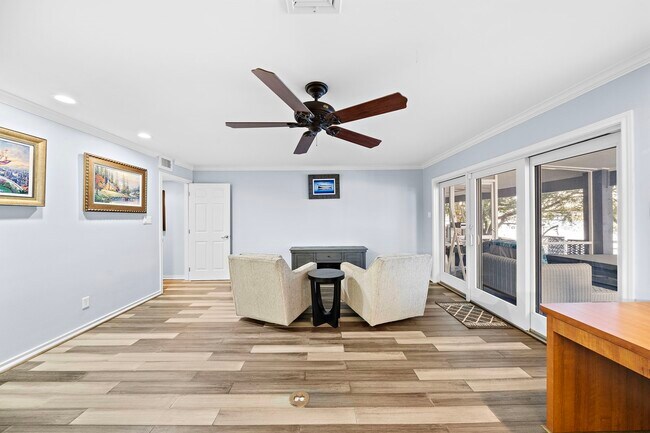 Building Photo - 2913 Beluche Dr