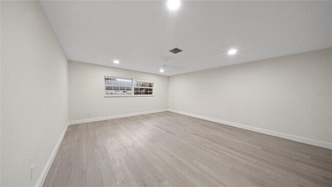 Building Photo - 2662 Derbyshire Rd