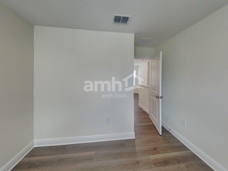 Building Photo - 5933 Sycamore Pl St