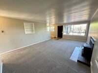 Building Photo - Freshly Updated & Move-In Ready