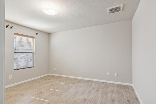 Building Photo - 20938 Fox Trot Ct