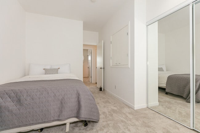 Building Photo - 161 Shipley St