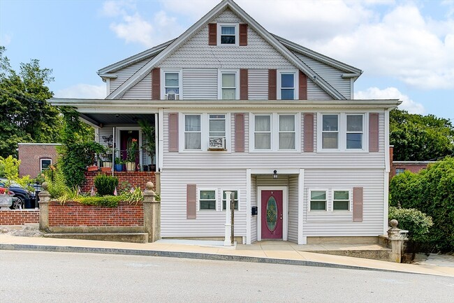 Primary Photo - 39 Ruggles St