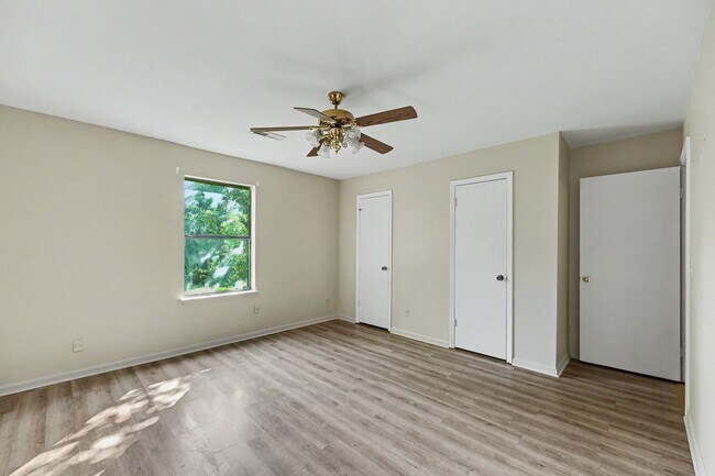 Building Photo - 5225 Marseilles Dr