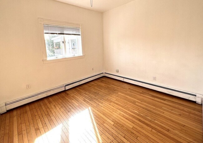 Building Photo - 29 Marney St