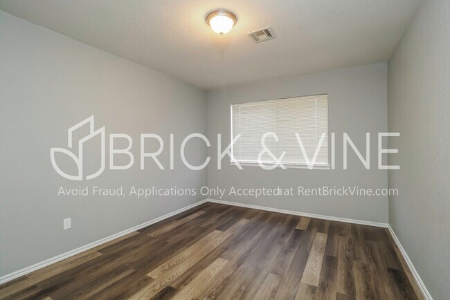 Building Photo - 17621 Cranbrook Rd