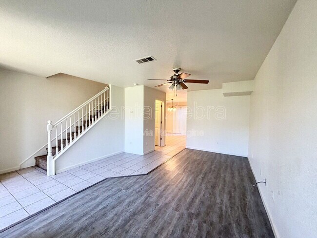 Building Photo - 936 W 13th St