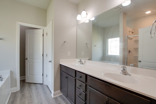 Building Photo - 150 Shrewsberry Dr