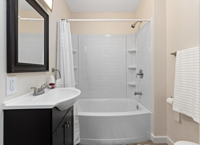 Building Photo - 226 Fraser Ln