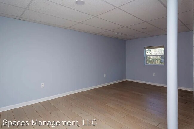 Building Photo - 7 Hickory Ln