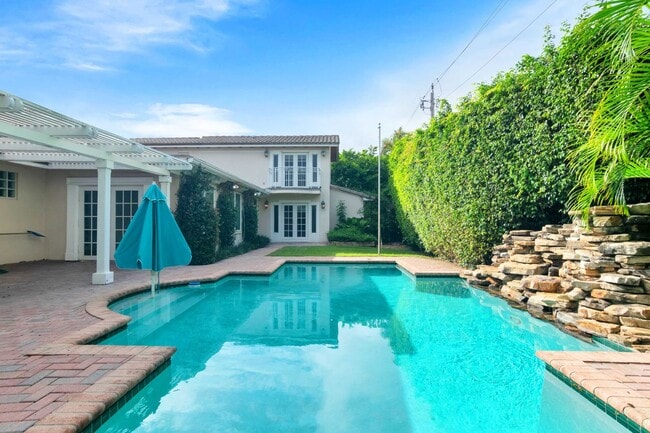 Building Photo - PENDING