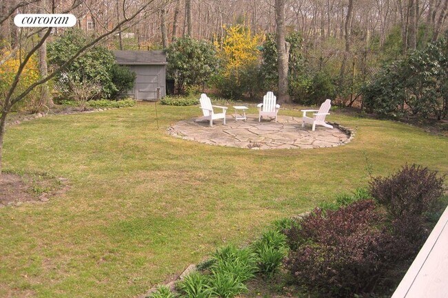 Building Photo - 320 Edge of Woods Rd