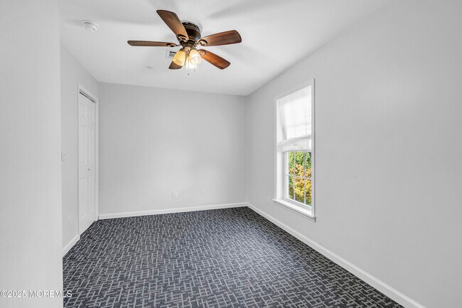 Building Photo - 1418 Summit Pl