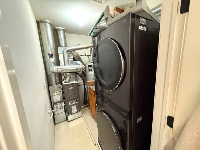 Building Photo - 3359 Blue Ridge Dr