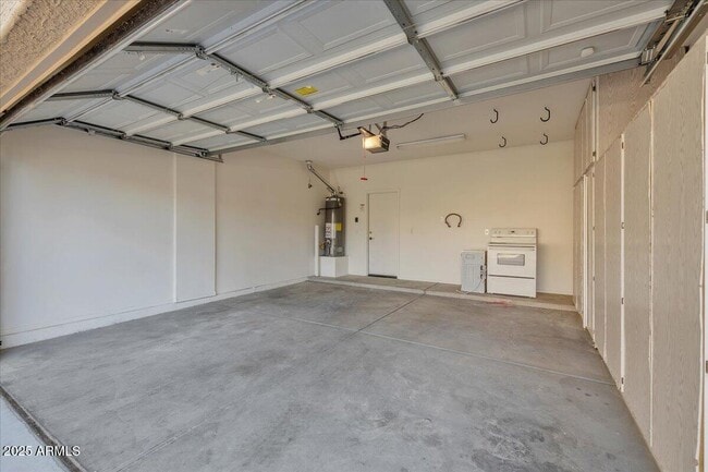 Building Photo - 9021 W Villa Maria Dr