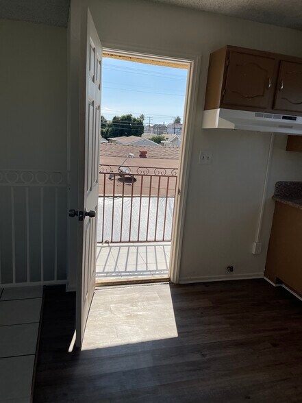 Building Photo - 3351 W 135th St