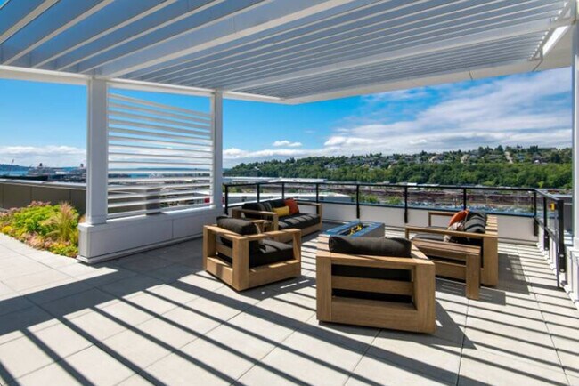 Building Photo - 2222 15th Ave W