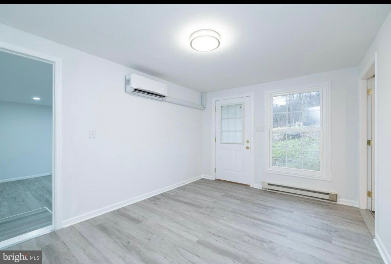 Building Photo - 6731 Middle Rd