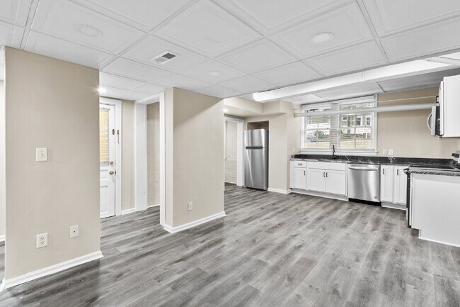 Building Photo - "Charming Historic 2-Bed Oasis in Durham –...