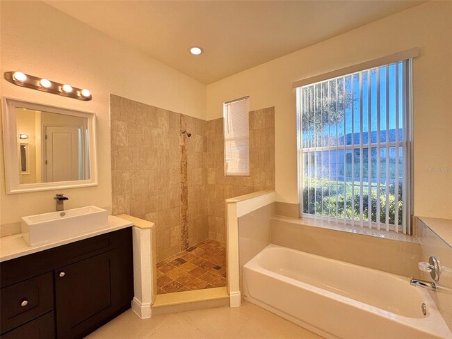 Building Photo - 8227 Vineland Oaks Blvd