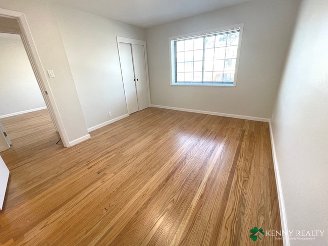 Building Photo - Remodeled Three Bedroom Plus Bonus Room House in Daly City