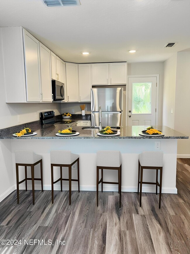 Building Photo - 535 S Woodlawn St