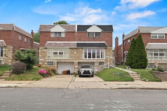 Building Photo - 2217 Hoffnagle St