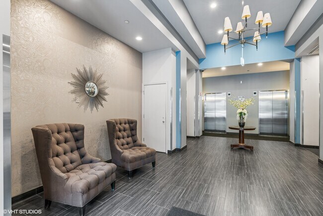 Building Photo - 451 W Huron St