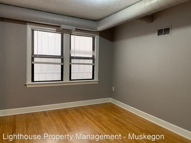 Building Photo - 1115 3rd St