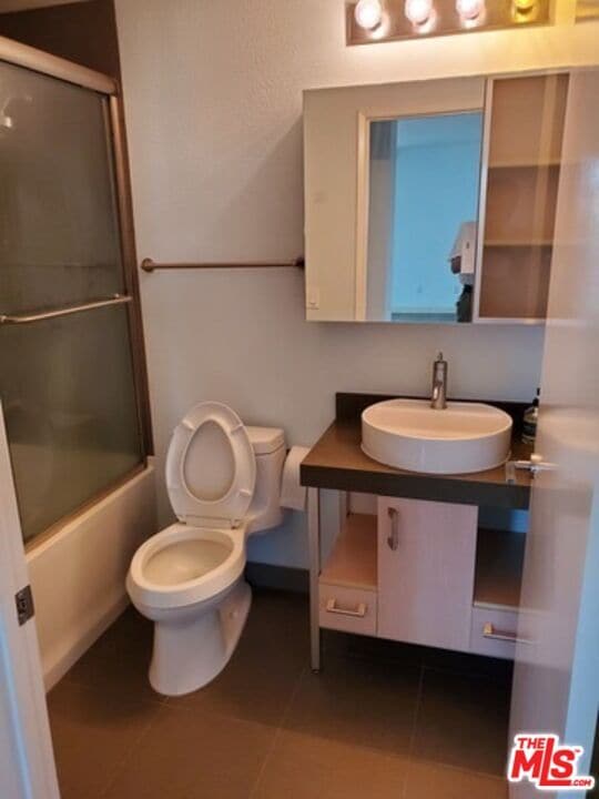 Building Photo - 4260 Vía Arbolada