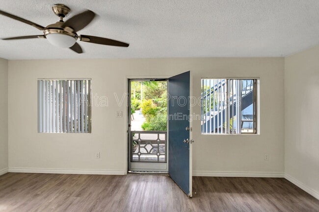 Building Photo - 855 Emerald St