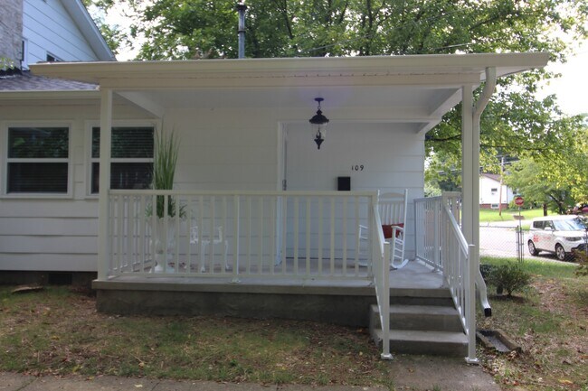 Primary Photo - Fully Furnished 1BD 1BA