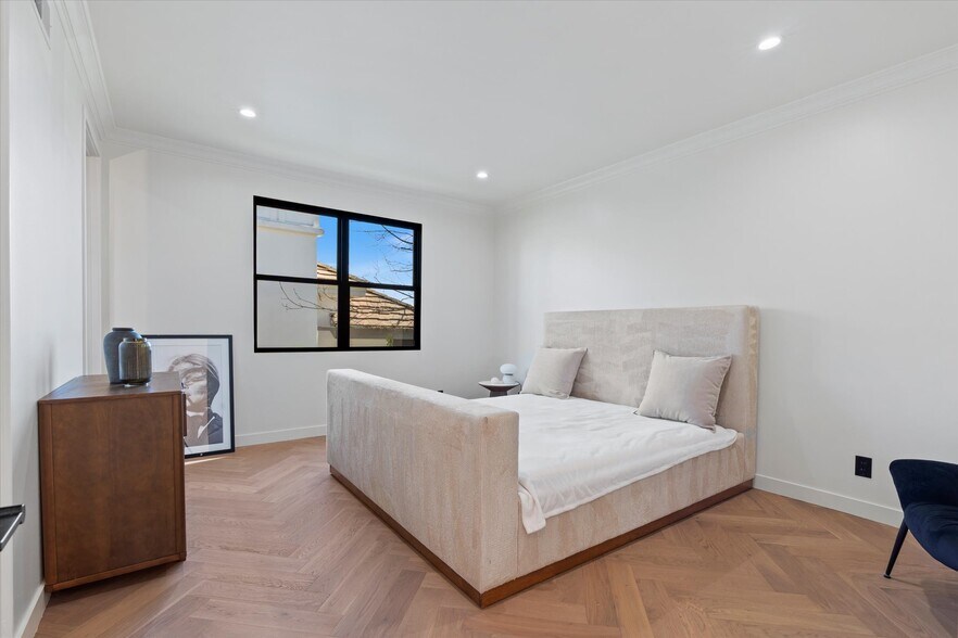 Building Photo - 17437 Oak Creek Ct