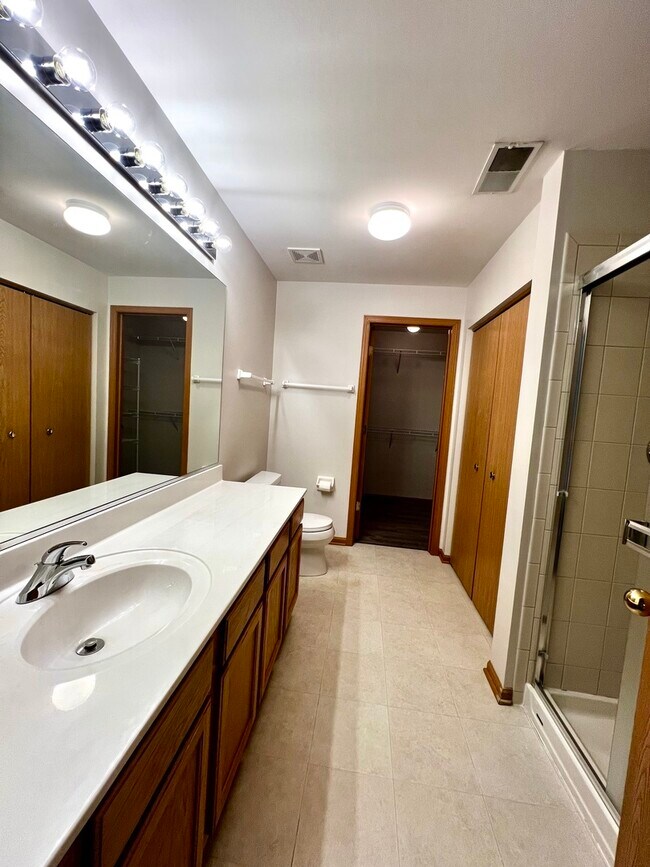 Building Photo - 2405 Wilton Ln